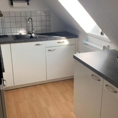 Zimmer In Wohnung Monteure Apartment Kuche Modern Enger Exterior foto