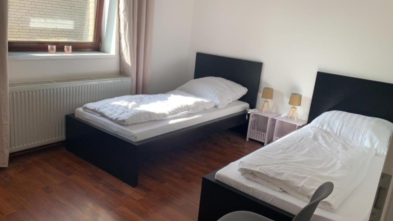 Zimmer In Wohnung Monteure Apartment Kuche Modern Enger Exterior foto