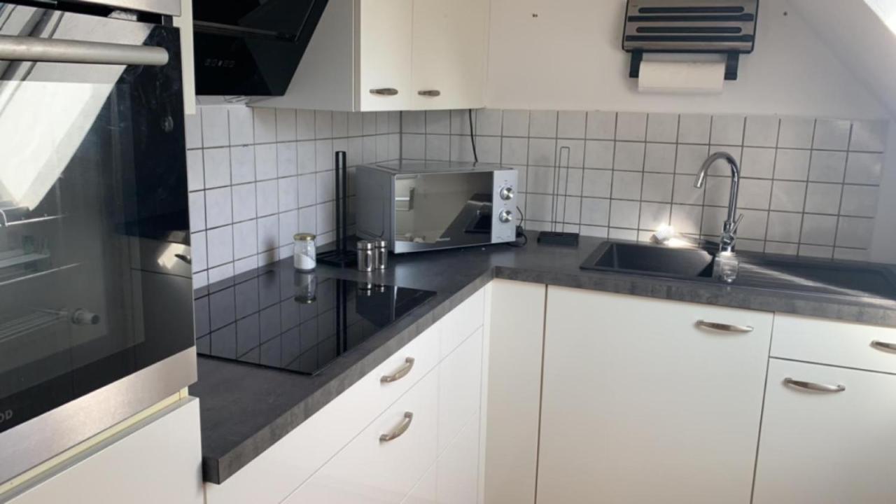Zimmer In Wohnung Monteure Apartment Kuche Modern Enger Exterior foto